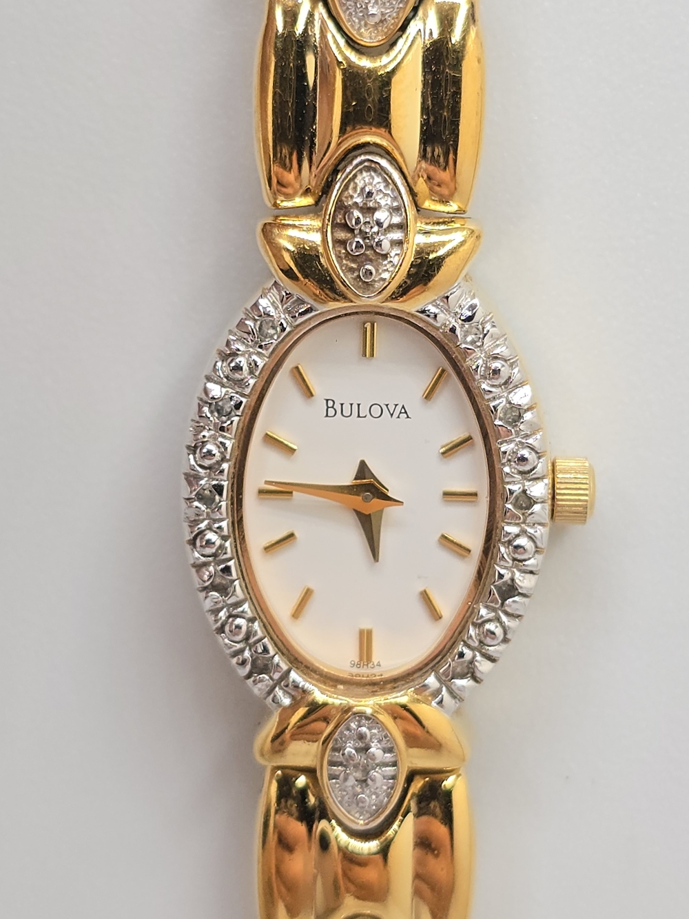 Women's Gold Tone Watch Bulova Diamond 98R34, Size 6.25"